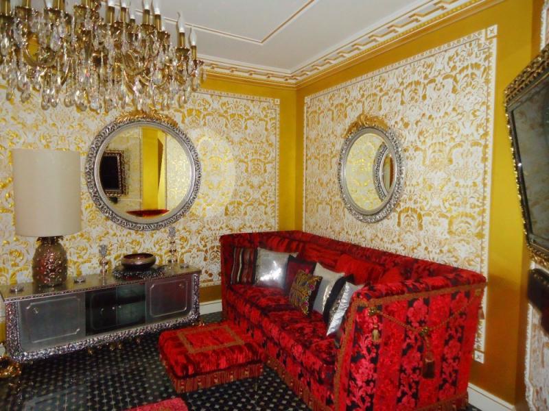 Круглые зеркала в багетных рамах